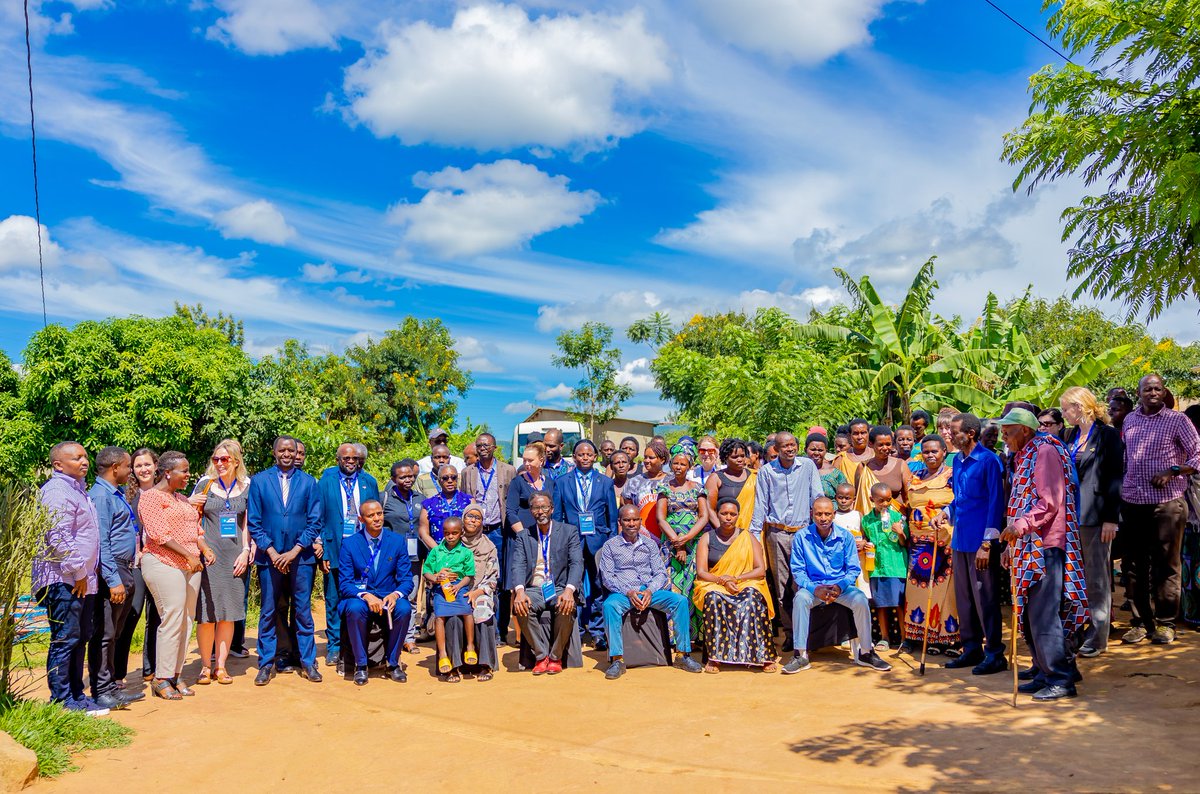 The Unity & Reconciliation Initiative, spearheaded by @pfrwanda, emphasized the crucial support of @Sida, mainly in the fields of mental health & psychology. This assistance is aiding youth in processing past events and contributing to the shaping of a better #Rwanda. #Kwibuka30