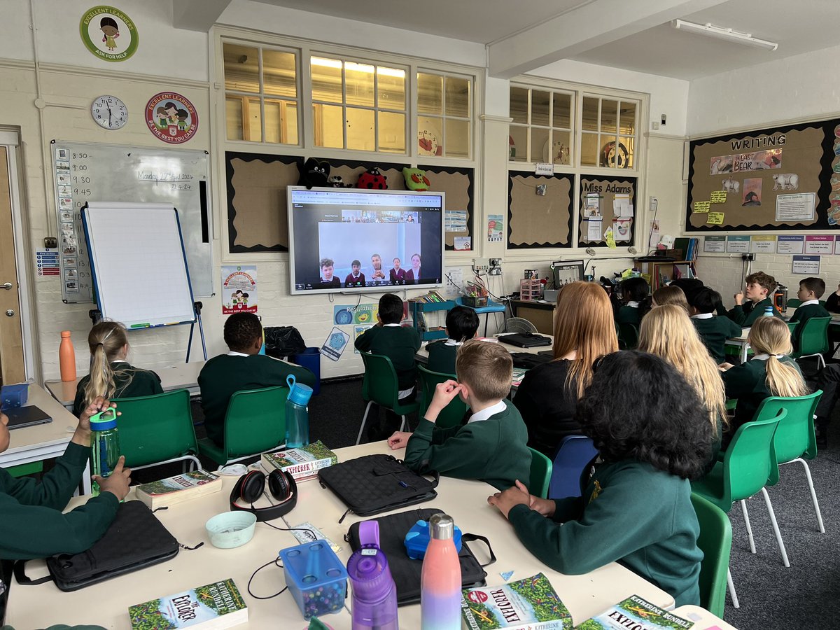 🌍 Happy World Earth Day! 🌍 Children enjoyed a session discussing ways we can reduce our carbon footprint. #WeAreLEO 🦁 @EvoHannan @SustainableLEO