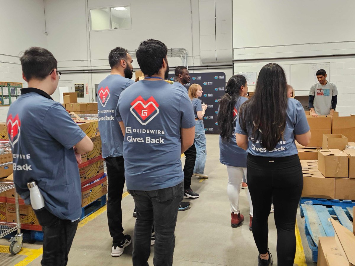 InsideGuidewire's tweet image. Applauding the immense spirit of our Canada team🇨🇦 who recently partook in a #GuidewireGivesBack event to support @FoodBanksMissi.

A team of 12 volunteers spent the day sorting enough food to provide 5980 meals for those in need of this service!🌍 👏

#InsideGuidewire