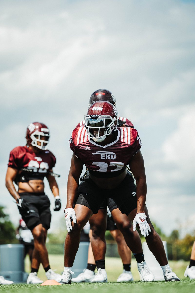 6’2” 230LB. Middle LB