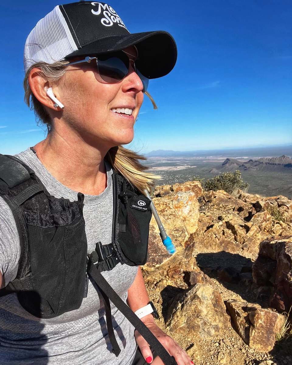 Happy Earth Day from the top of the Tucson Mountains..💚
••••••••
#earthday #mondaymotivation #hiking #trail #climbmountains #optoutside #desertlife #whyilovewhereilive #tucson #arizona