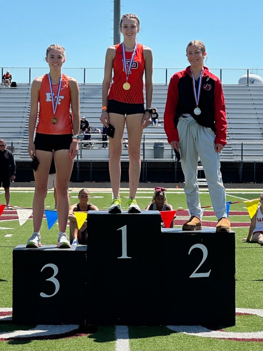 ... @addison_hite punches her second ticket to Austin. This time in the 800 meters. This is also her second meet record of the long weekend running a 2:14.1 #wearethebearcats #ladycattakeover @Coach_Worrell @JohnFields0 @TXMileSplit