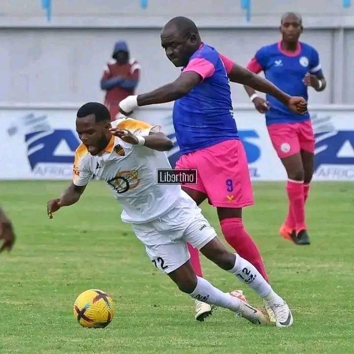 In case u thought Andile Mpisane & Jomo Sono are the worst. Meet Zimbabwe's 🇿🇼55 year old Innocent Benza of Herentals FC, note that Benza is... Owner of Herentals Captain of Herentals Bus Driver of Herentals Coach of Herentals Medic of Herentals Cook Penalty taker Ball boy