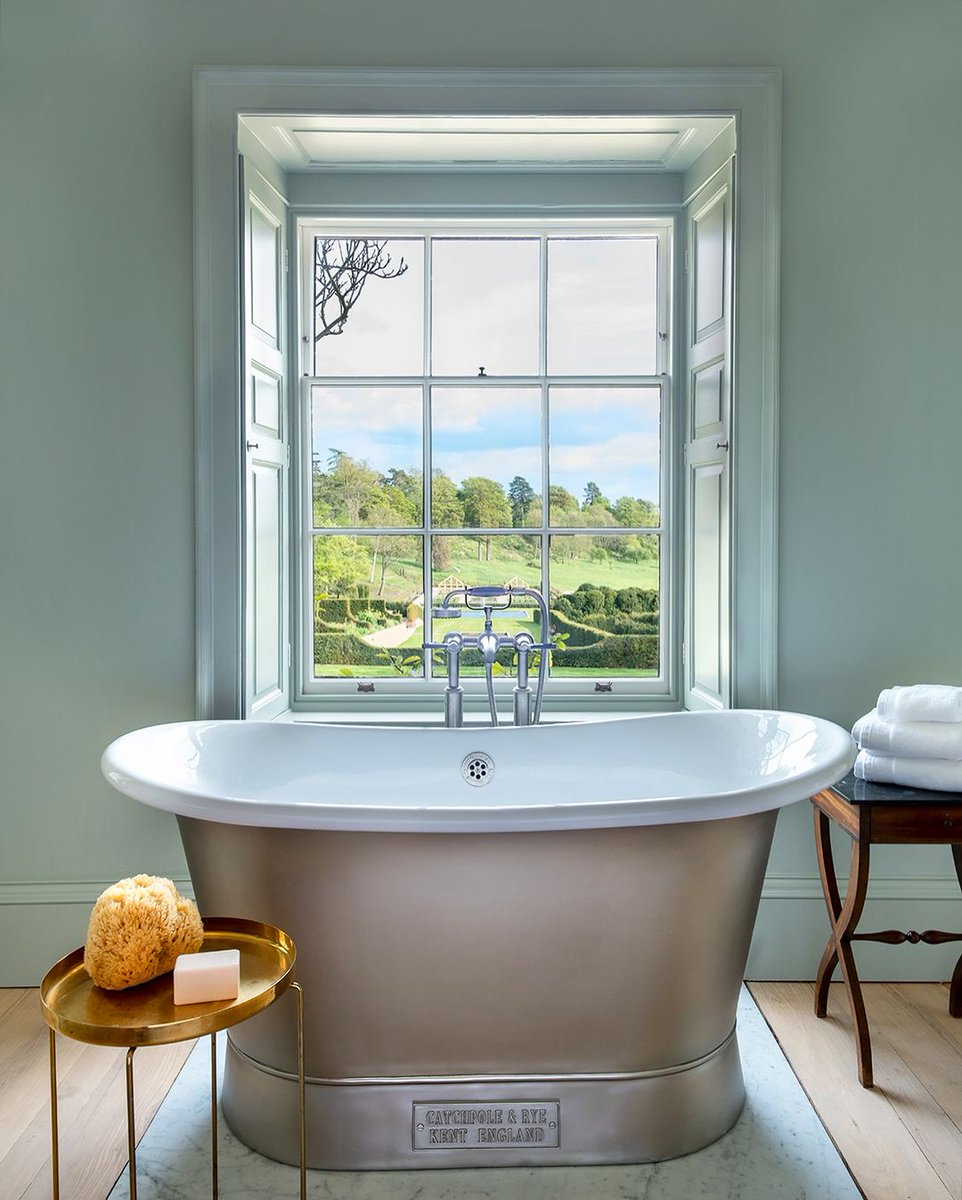 If the beguiling natural surroundings of @thenewtsomerset don’t calm you, then a relaxing bath with views of the grounds just might 🛀 tinyurl.com/4c3kwv2e