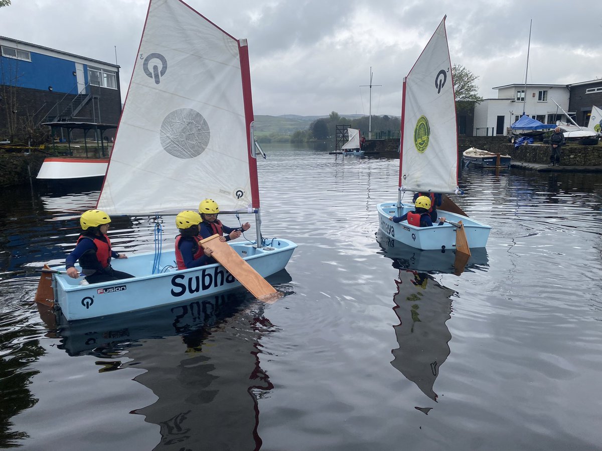 GreenbankSch's tweet photo. After lunch the children used different techniques to paddle their boats when there is little or no wind. They had fun racing each other up and down the harbour. @RYA_NW @realrochdale @CLOtC #welovesailing https://t.co/HsNhVX6Lph