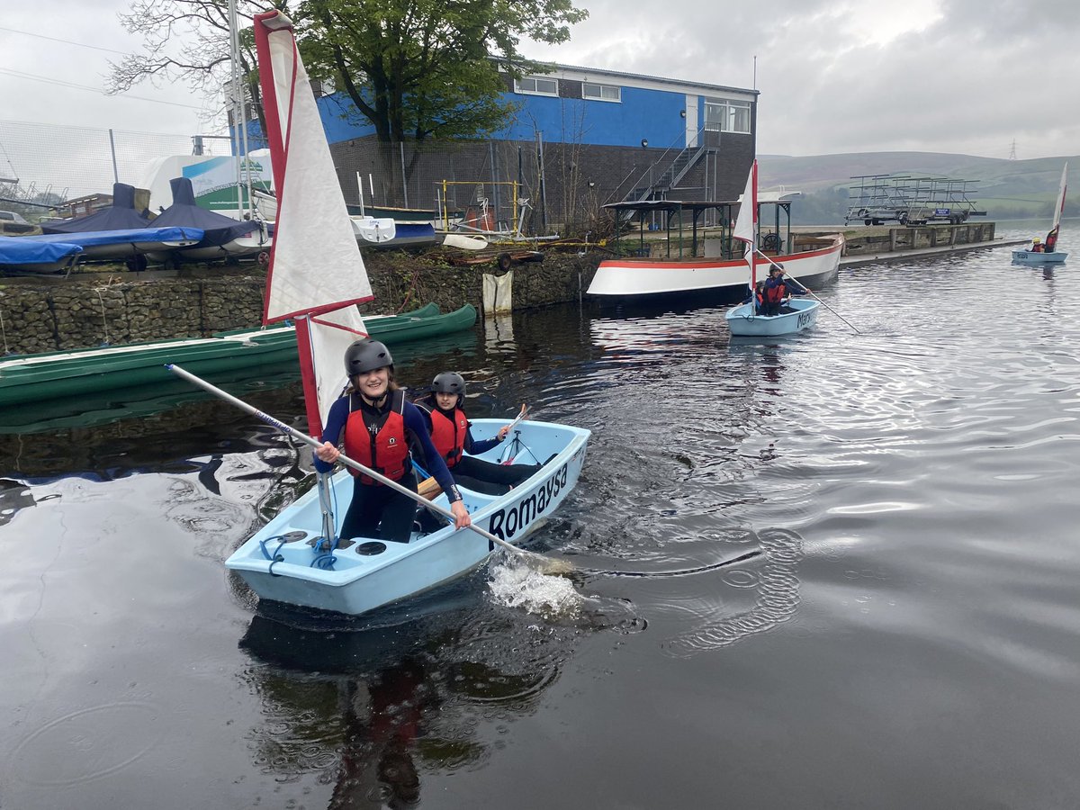 GreenbankSch's tweet photo. After lunch the children used different techniques to paddle their boats when there is little or no wind. They had fun racing each other up and down the harbour. @RYA_NW @realrochdale @CLOtC #welovesailing https://t.co/HsNhVX6Lph