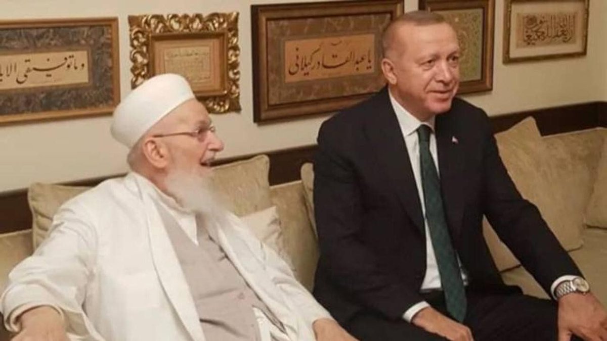 İnnâ lillâh ve innâ ileyhi râci'ûn. İsmailağa Cemaati lideri Hasan Efendi vefat etmiş. Rabbimiz rahmet eylesin Mekanı Cennet Olsun Ruhuna El fatiha 🤲