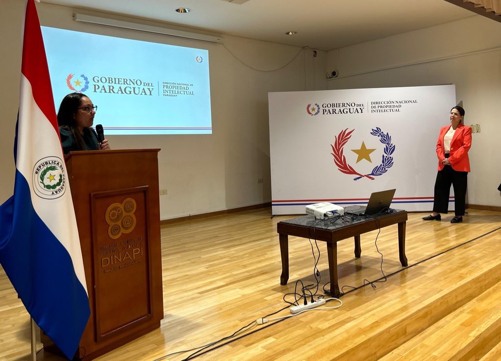 claudiafrancopy's tweet photo. Hoy en la @dinapipy conversamos sobre desafíos y oportunidades de las #OTRI y la Propiedad Intelectual.
En este encuentro entregué un reconocimiento a una figura destacada en el ámbito de la investigación, la Dra. Griselda Asunción Meza Ocampos, investigadora del #CEMIT. https://t.co/LIkIsPk6wL