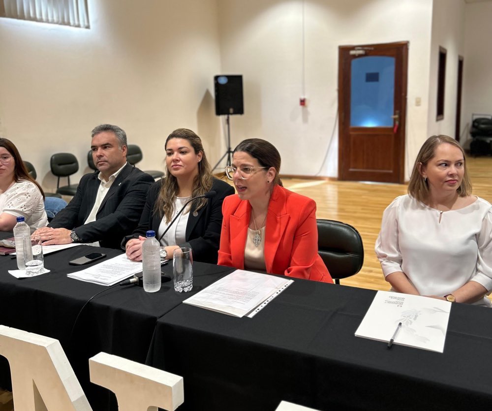 claudiafrancopy's tweet photo. Hoy en la @dinapipy conversamos sobre desafíos y oportunidades de las #OTRI y la Propiedad Intelectual.
En este encuentro entregué un reconocimiento a una figura destacada en el ámbito de la investigación, la Dra. Griselda Asunción Meza Ocampos, investigadora del #CEMIT. https://t.co/LIkIsPk6wL