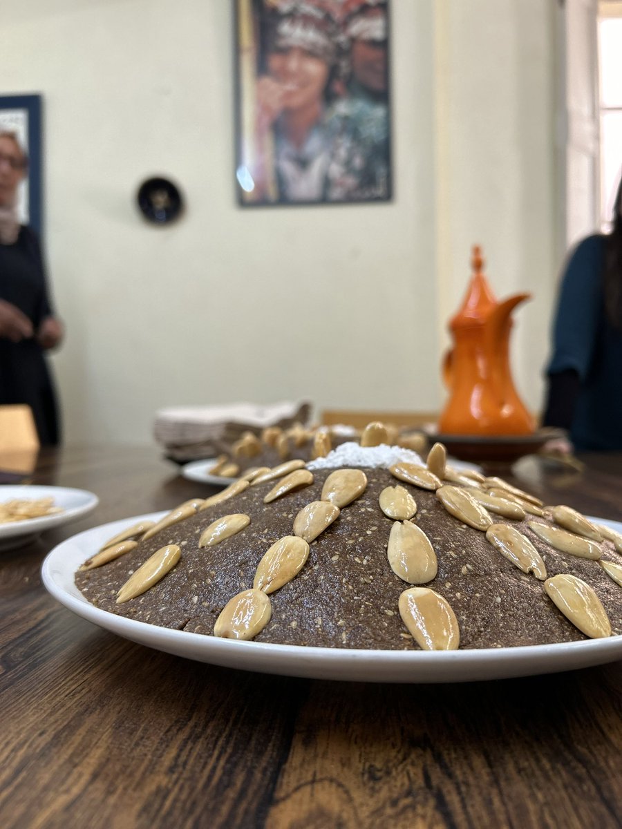 Mireu mireu!! Amb gent meravellosa i farem sfouf... espòiler: si t'agraden els polvorons, fliparàs!! Encara hi ha places per compartir una estona ben agradable al voltant d'una taula, fent intercanvi cultural i xerrant de cuina mentre preparem aquesta delícia!