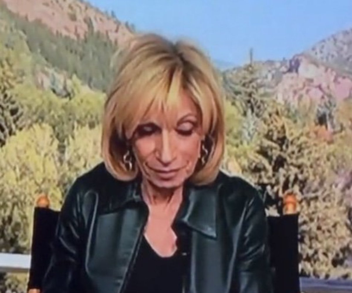 As Trump waddled down the hall from the courtroom to the microphone, Andrea Mitchell says: “Here comes the President!” Can we agree that Andrea Mitchell needs to go? @MSNBC #TrumpTrial