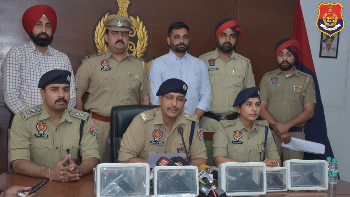 SAS Nagar Police has achieved great success by arresting 05 shooters belonging to Lawrence Bishnoi gang and recovering 06 illegal arms including 02 live cartridges and a stolen motorcycle from them. #ActionAgainstCrime