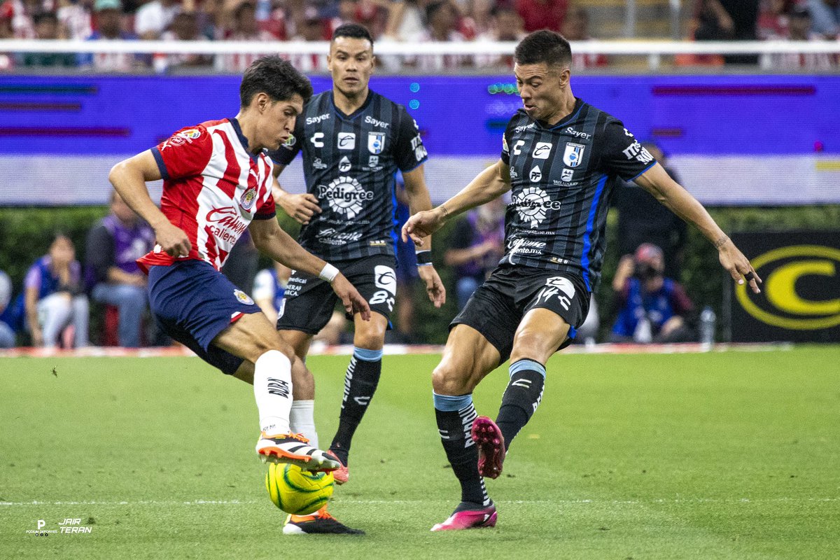 #GaleriaPodium 📸 por Jair Terán #J16CL2024 | @Chivas 2-0 @Club_Queretaro #LigaBBVAMxFemenil 🏟️ Estadio Akron Galería completa 📸 : facebook.com/share/5L3jitoa…?