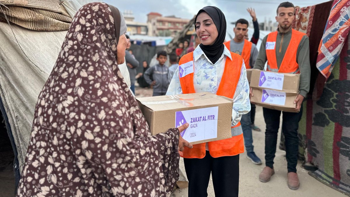 During Eid, we helped families in Gaza amidst heavy bombardments. Here’s what we did:✨ 

* Delivered Eid packs to displaced children.
* Gave Eid gifts to 10,000 at Al-Nusayrat Boys' School. 🎁 
* Provided 2,000 food parcels. 🍲 
* Distributed Zakat al Fitr. 💜