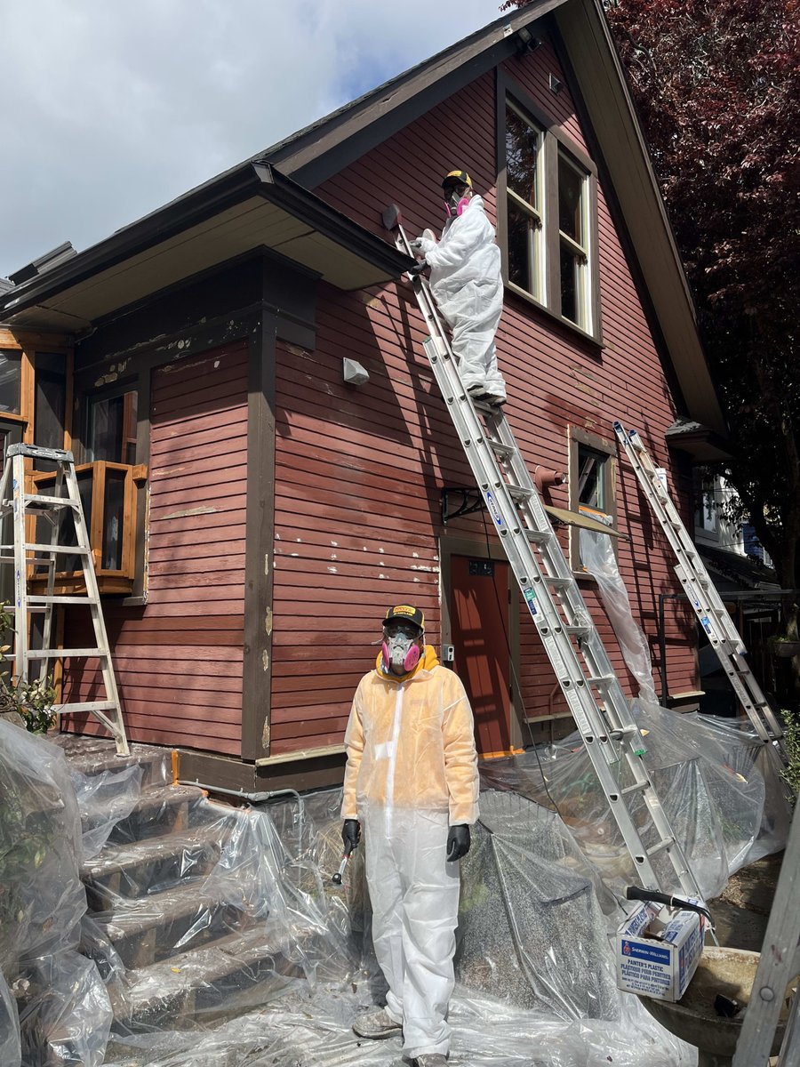 Jojo and Jenaro demonstrating proper lead prep and safety. Did you know we are an EPA and Oregon RRP licensed renovator? To work on homes pre-1978 you need to have this license. Does your contractor comply?
#exteriorpainting #exteriorrepairs #housepainting #thisoldhoues #safety