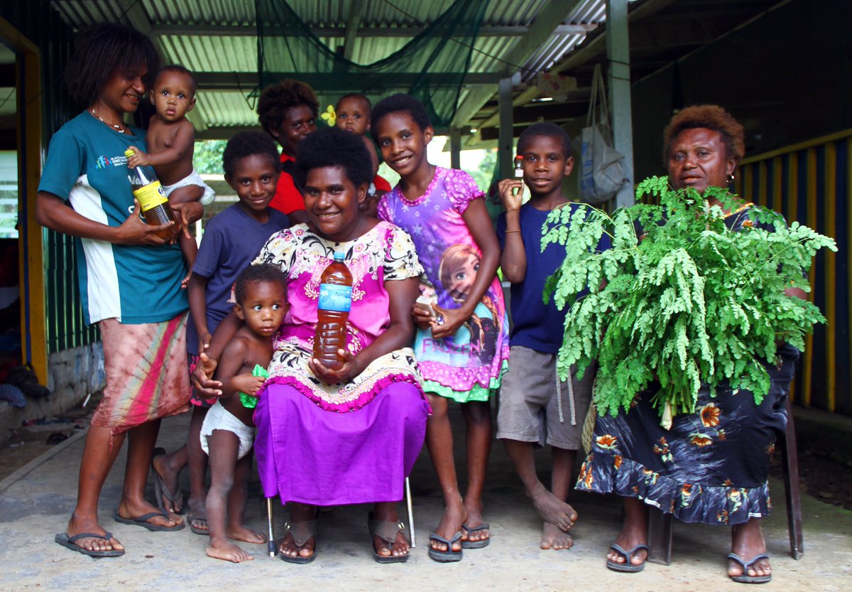 Los #PueblosIndígenas de Papua Nueva Guinea 🇵🇬🏝️ ven amenazada su forma de vida debido a los impactos del cambio climático y el conflicto. Ante la adversidad, las mujeres están surgiendo como líderes inspiradoras y defensoras del cambio: go.undp.org/A7PX #UNPFII2024