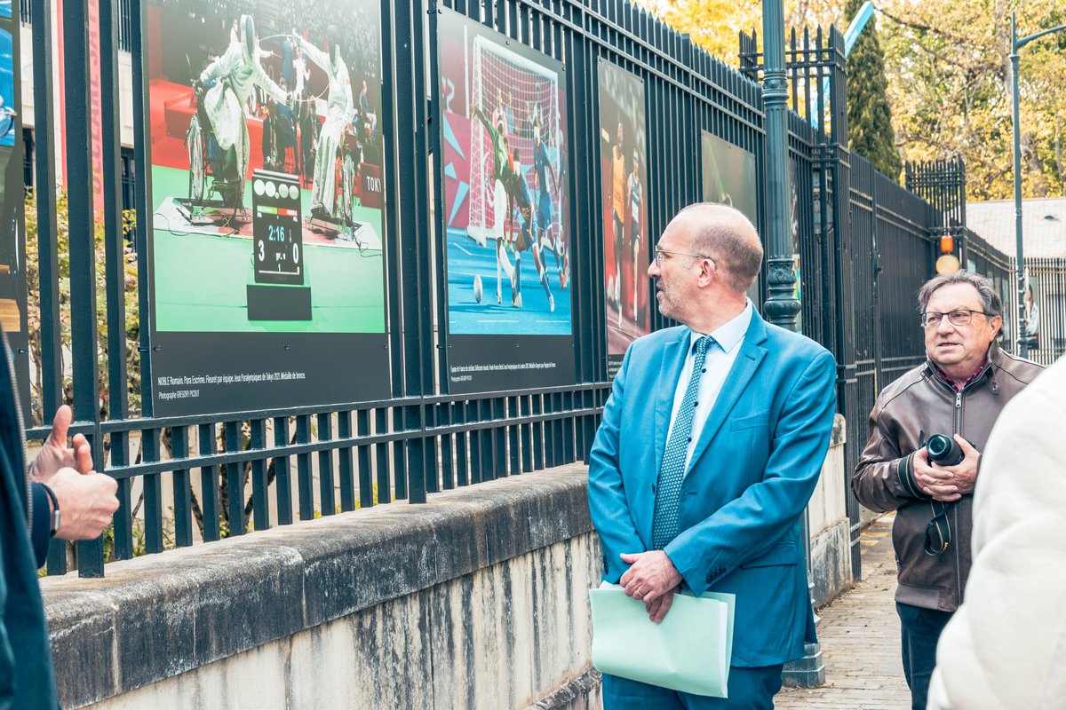 #JOP #Handicap #sport Vernissage de l’exposition Sport et Handicap, affichée sur les grilles de la préfecture de #Indre. Hors la région parisienne, #Châteauroux est le seul site à accueillir les épreuves paralympiques – quel beau symbole donc de pouvoir admirer cette exposition !