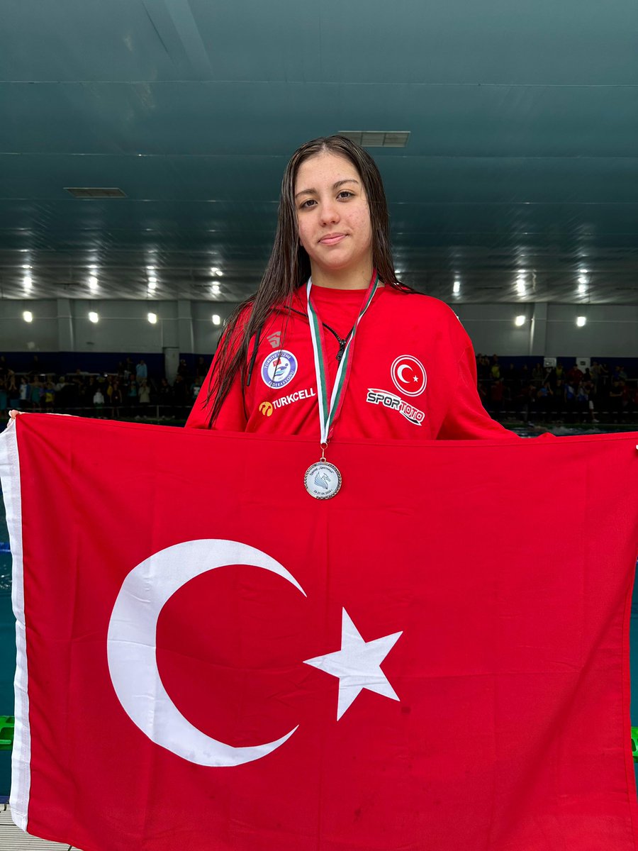 Anadolu Lisesi 10.sınıf öğrencimiz Dila Gençay, 20-21 Nisan 2024 tarihlerinde Bulgaristan-Sofya’da Milli Takım ile katıldığı müsabakalarda, 4x50m Serbest ve 4x50m Karışık branşlarında Türkiye rekoru ve 100m Kelebek branşında da 1. olarak Turnuva Şampiyonu olmuştur.