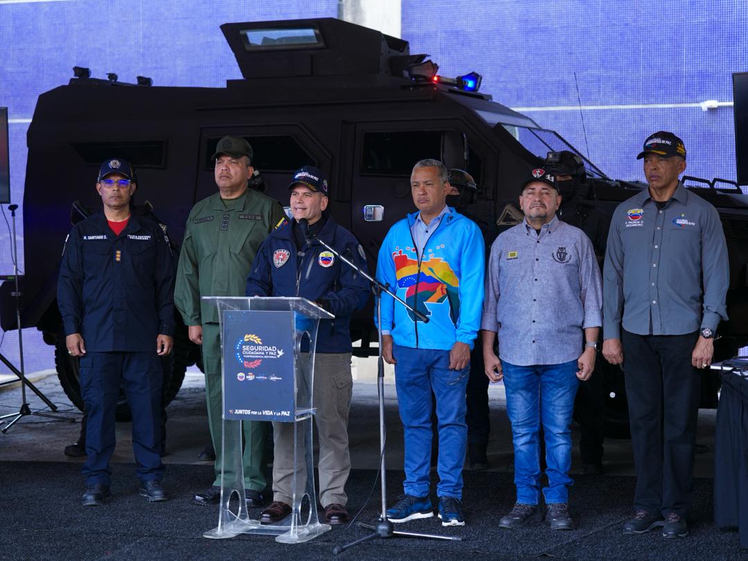 MPPRIJP (@mijpvzla) on Twitter photo 🇻🇪 Este lunes #22ABR, desde la sede del #CICPC de San Agustín en #Ccs, el Vpdte. Sectorial AJ. <a href="/CeballosIchaso1/">@FuerzaDinamica Remigio Ceballos Ichaso</a> realizó el balance de la Operación Gran Guaicaipuro, ejecutada en Tasajera edo. Aragua.
#BloqueaElBloqueo 🇻🇪 Este lunes #22ABR, desde la sede del #CICPC de San Agustín en #Ccs, el Vpdte. Sectorial AJ. <a href="/CeballosIchaso1/">@FuerzaDinamica Remigio Ceballos Ichaso</a> realizó el balance de la Operación Gran Guaicaipuro, ejecutada en Tasajera edo. Aragua.
#BloqueaElBloqueo