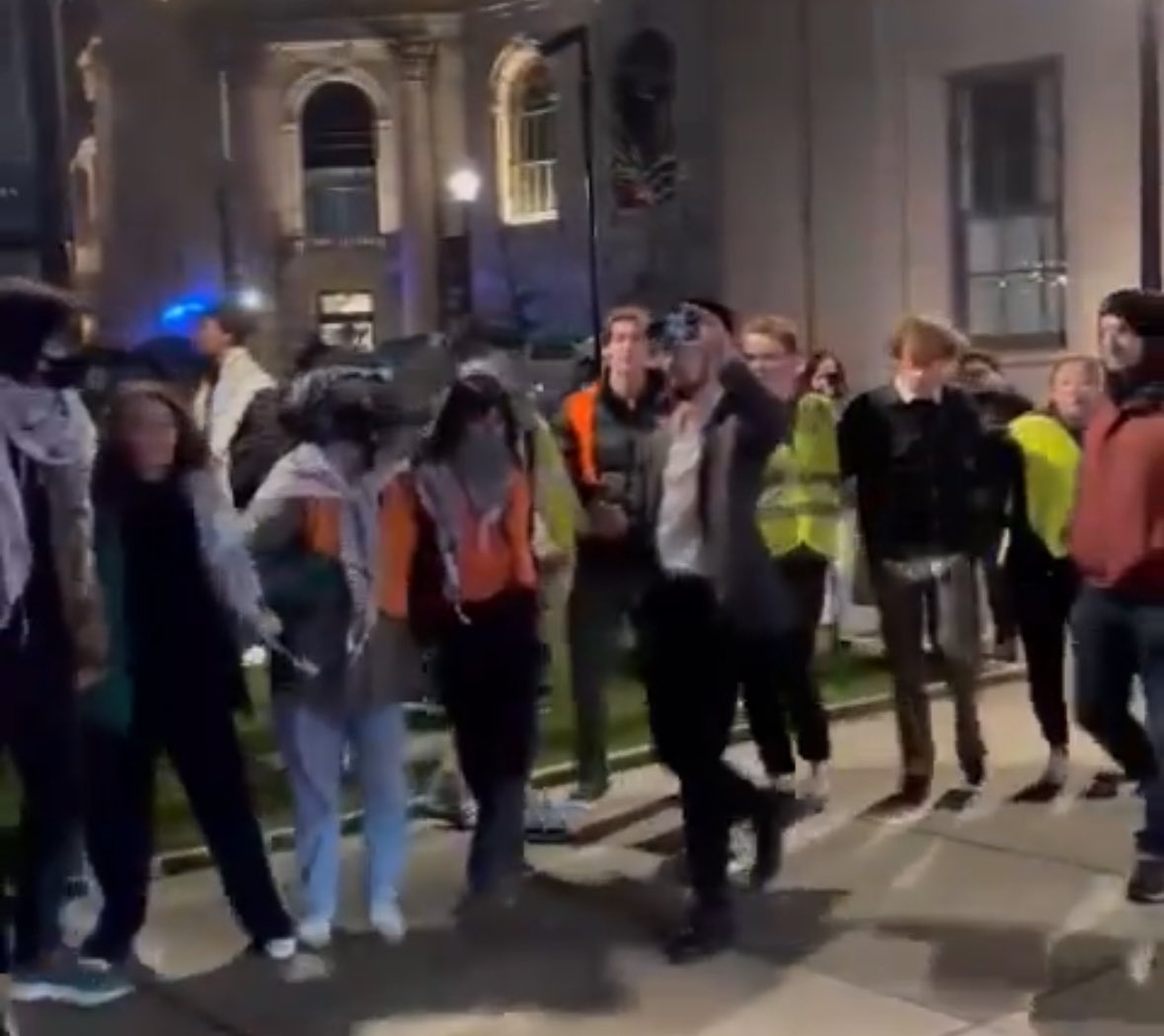 𝟏𝟗𝟔𝟑 White supremacists block a black woman from entering the University of Alabama. 𝟐𝟎𝟐𝟒 Palestinian activists block a Jewish man from entering the University of Yale.