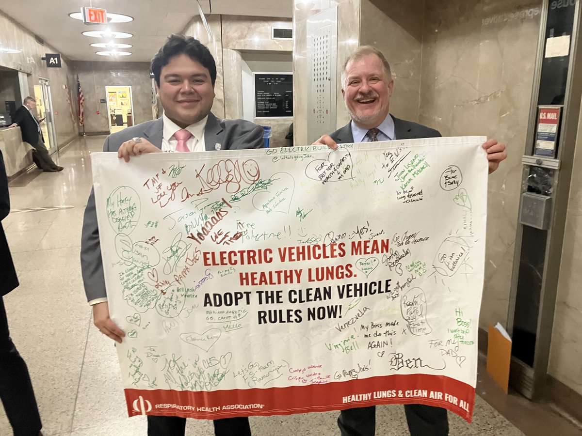 Happy Earth Day! Wondering where your Hustle Chicago stair climb banners went? We're happy to report they are in the hands of legislators working to cut emissions and electrify diesel trucks and busses. Make sure to tell your legislator below that you want to see clean trucks