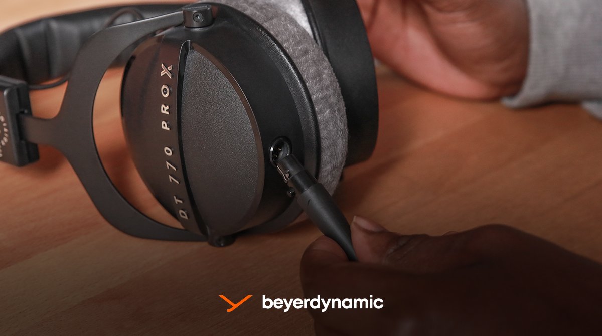As requested by a number of users, the DT 770 PRO X Limited Edition headphones now offer even more flexibility thanks to their detachable cable. The headphones come with a 3m-long straight cable with lockable 3-pin mini XLR connector: fcld.ly/dt770prox 🎧🎚️ #beyerdynamic
