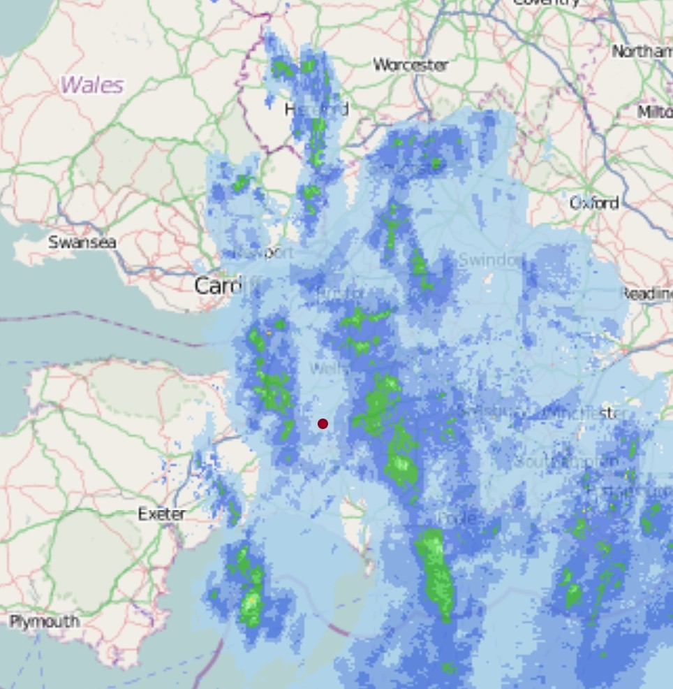 What a miserable chilly Monday, light rain on & off all day here in #southsomerset, it's pepped up a bit this evening too 🌧️ Just about reached 10c by mid afternoon at #yeovilton. Tomorrow looking drier & a tad warmer.