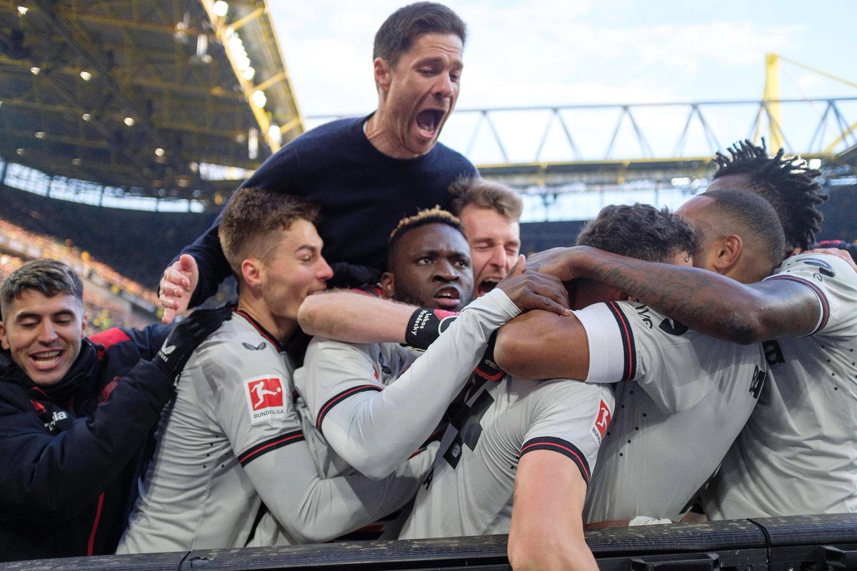 Alonso so emotional wie nie.

Und das in einem Spiel, in dem es für Leverkusen um praktisch nichts mehr ging.

#BVBB04 #Meisterkusen