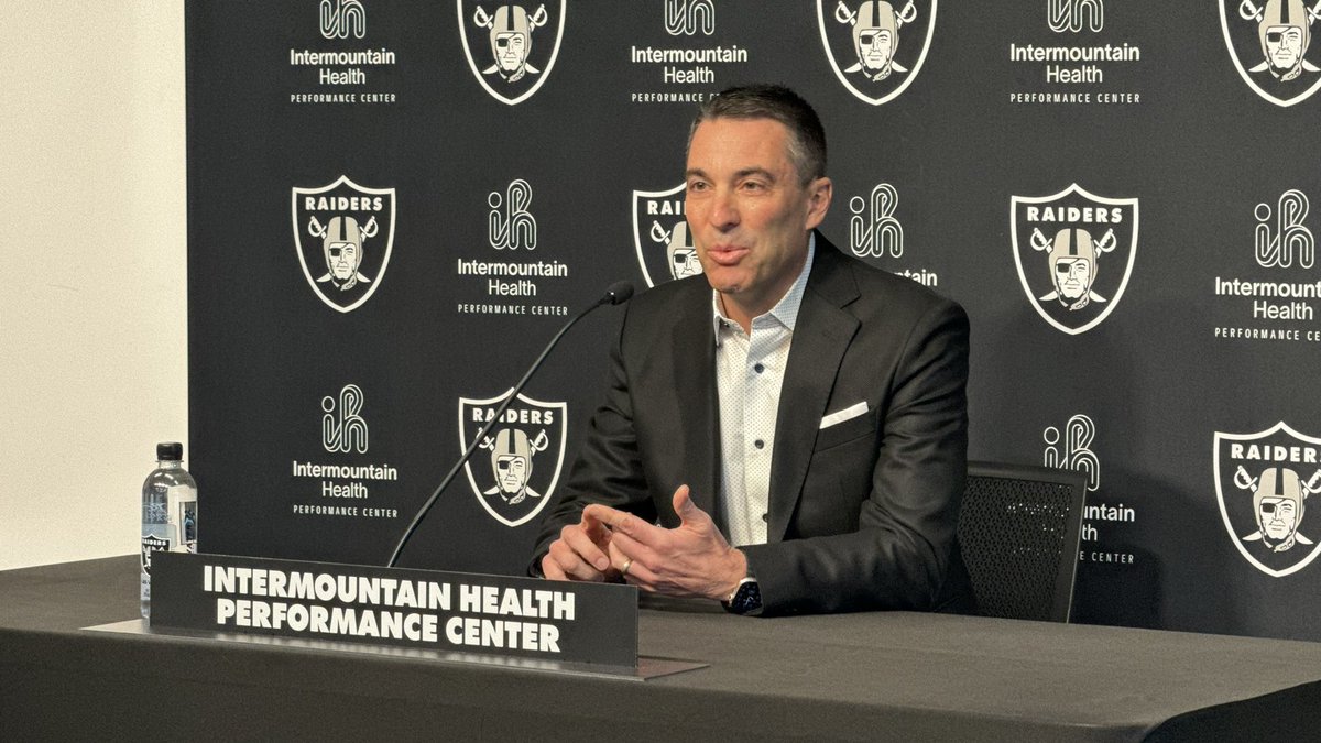 #RAIDERS GM Tom Telesco starts his press conference paying his respects to @mortreport. Regarding trading up or down in the draft, “We have a plan right now to go up and be aggressive if we have to, or the same to go down”.