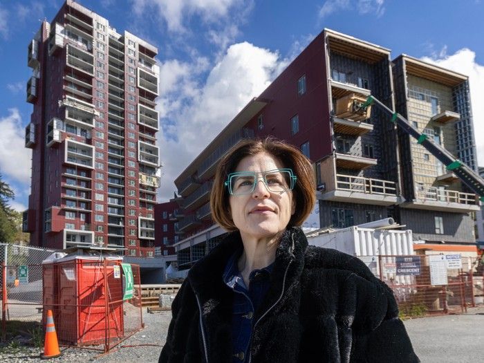 Two tales of one city: Vancouver's housing industry is both booming and struggling vancouversun.com/business/real-…