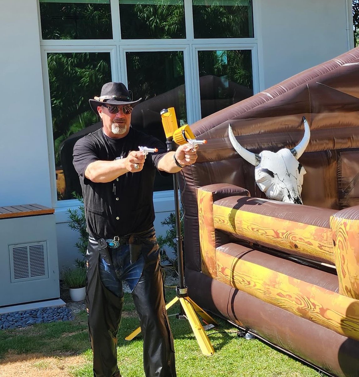 Had the entire fam in town celebrating my lil mans bday! Feels good 🙌🏼

Haven’t been live much lately, that’s on me! Life got busy with the Vegas trip &amp; this. We’ll get back on the schedule soon 💯 

Heading down south on Wed for 10+hr gambling streams! Excited 🤠 P&amp;L