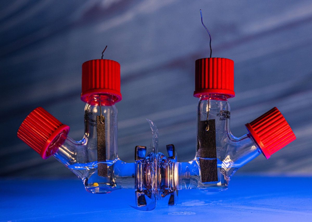 #NSFfunded researchers @RiceUniversity created this electronic sensor prototype to demonstrate a new method that could lower the cost of automated dosing systems for chemotherapies and other drugs. bit.ly/4a3IIJz 

📸: Jeff Fitlow/Rice University