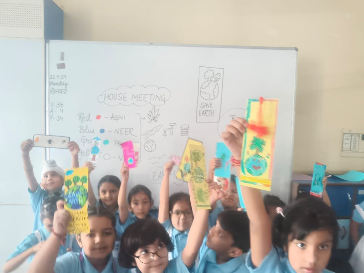 vimmisan's tweet photo. Students celebrated Earth day by enthusiastically participating in the first house meeting of the session and creating innovative book marks on the theme of Earth day. @y_sanjay @ShandilyaPooja @pntduggal @LoganiKakoli @PreetiMehra77 @ashokkp @sdg4all https://t.co/l5bAKO9Pci