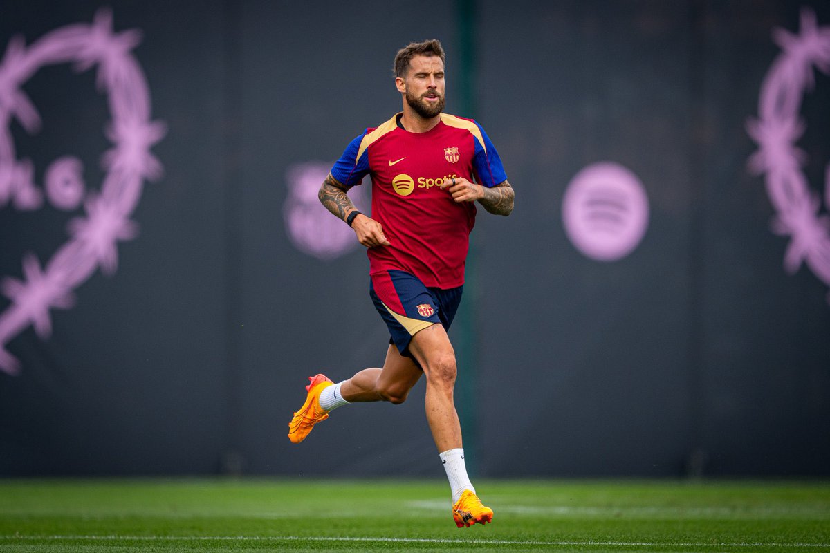 Monday training session at the Ciutat Esportiva Joan Gamper