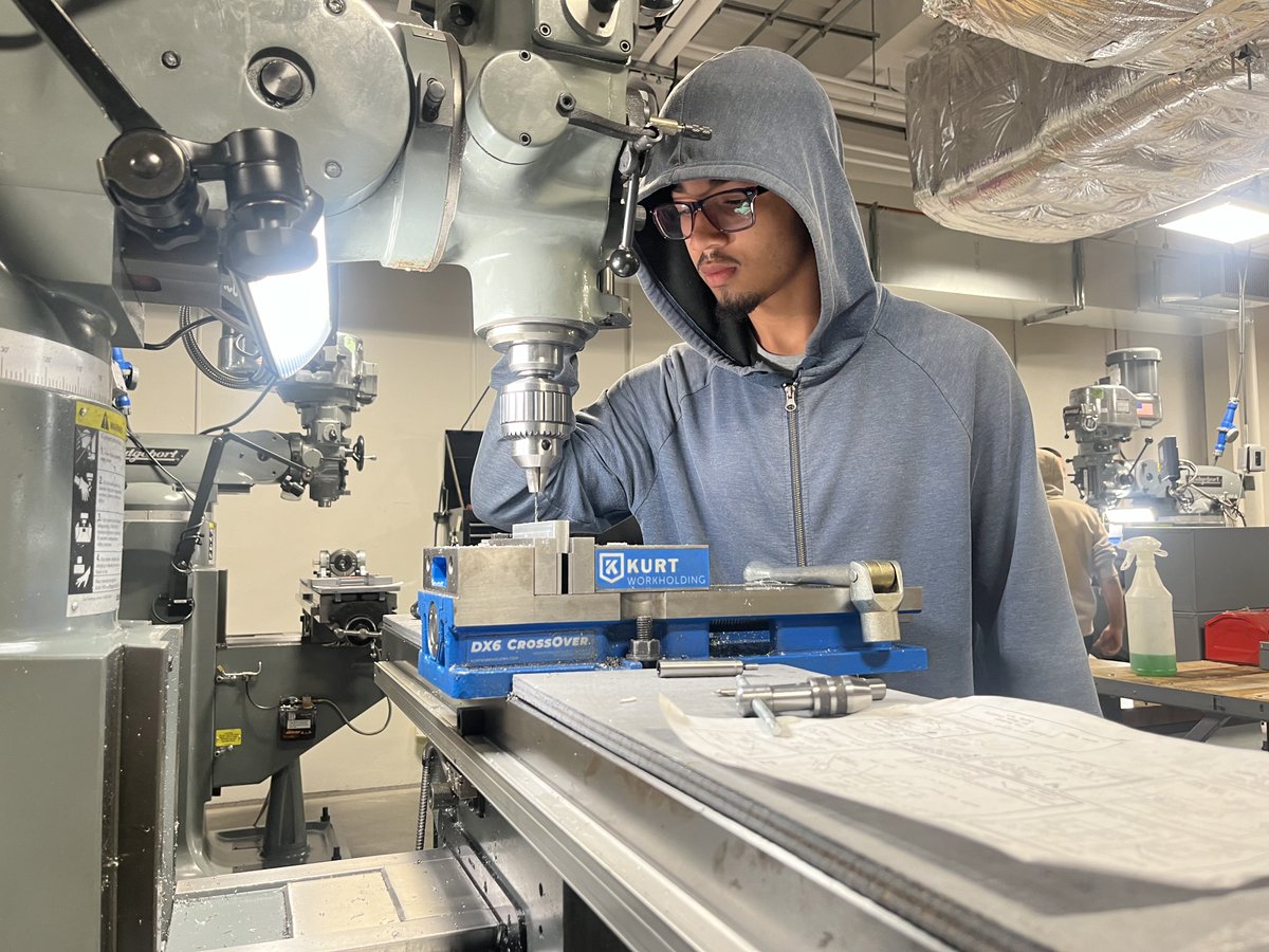 'I like that I can do things with my hands at @CapRegionBOCES. I do better when I am working with my hands and not sitting.' - Sam Quinones, a #manufacturing & #machining student from @SCSchools 
@CEG_NY @BOCESofNYS @NYSEDNews @NYSLabor @capregchamber @nyschoolboards