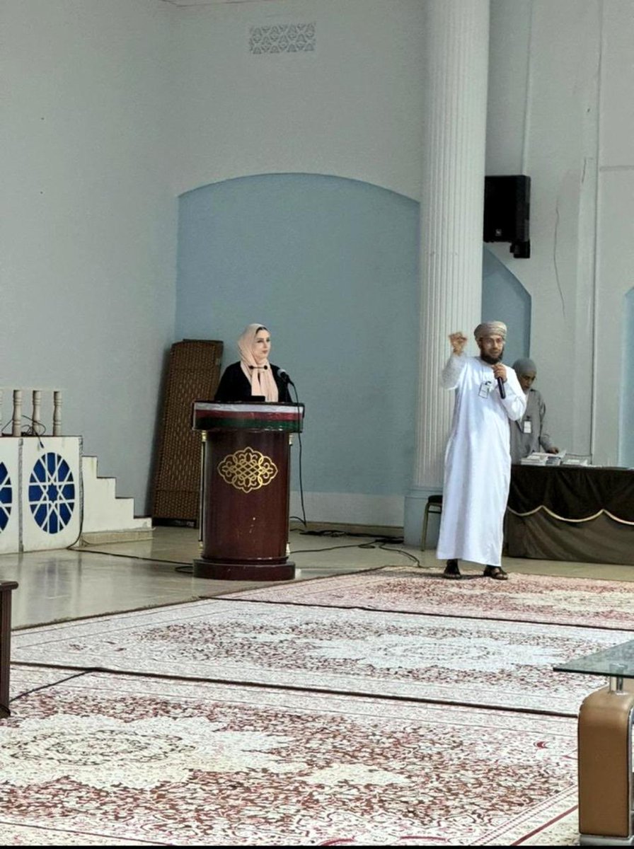 CAH_ASU_OM's tweet photo. جانب من مشاركة أساتذة اللغة الإنجليزية بقسم التربية بثلاث أوراق عمل في ملتقى معلمي مادة اللغة الإنجليزية بالمديرية العامة للتربية والتعليم بمحافظة شمال الشرقية وذلك في مبنى مركز الإشراف التربوي، حيث قدم الدكتور بشير البشير ورقة عمل بعنوان: An Investigating of cultural sensitive and teacher’s classroom management .
كما شاركت الدكتورة شفيقة أنور بورقة عنونتها Facilitating Active learning through gamification . 
أما الورقة الثالثة فقدمها كل من الأستاذ حمد بن أحمد العنقودي والأستاذة صفاء مرنوي بعنوان: Integrating AI in English language teaching for engaging and effective learning experiences. 
الجدير بالذكر أن أساتذة اللغة الإنجليزية بقسم التربية لهم مشاركات داخلية وخارجية كجزء من الإنماء المهني والعمل على تبادل الخبرات مع الآخرين.