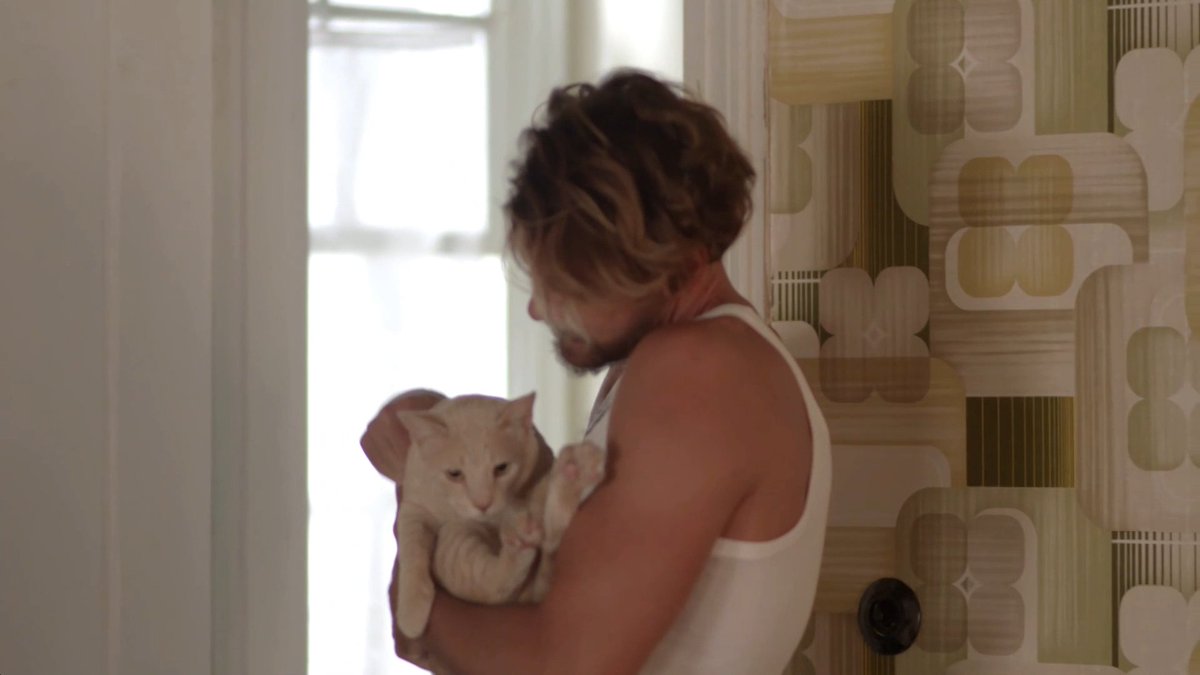 Ναι αλλά η καλύτερη προσθήκη στην Γ σεζον είναι αυτή <a href="/mpelas_/">(A)sevastogata</a> 
#AgriesMelisses