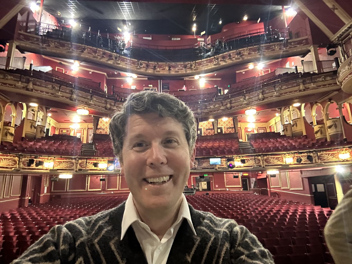 I think it's safe to say that the Sunderland Empire Theatre is a bit gorgeous. @SoLuckyMusical @SundEmpire