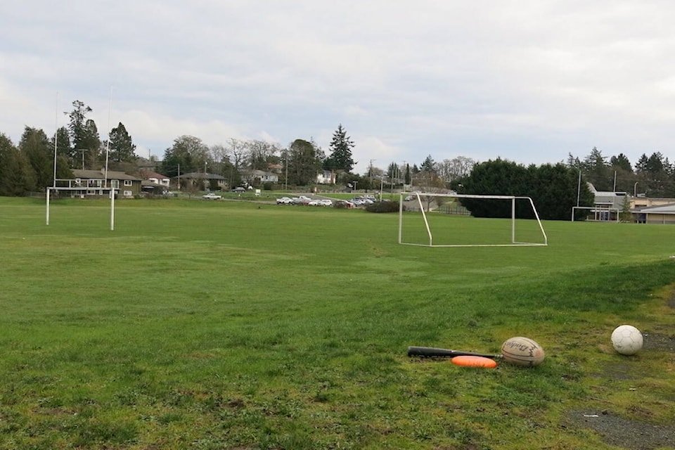 Group finds funding for artificial turf pitch at Saanich’s Spectrum school after an unnamed private donor stepped up to provide $2 million for the project saanichnews.com/local-news/gro…