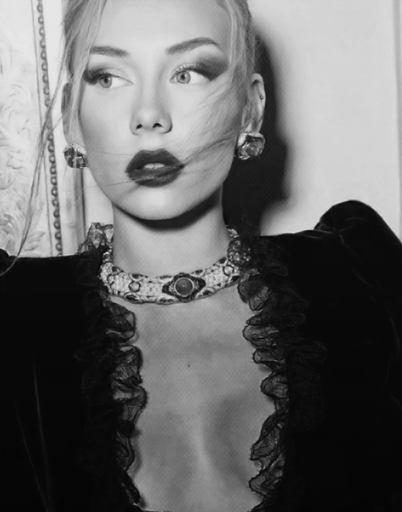 𝑾𝒉𝒐 𝑰𝒔𝒏'𝒕 𝑨𝒇𝒓𝒂𝒊𝒅 𝒐𝒇 𝑳𝒊𝒕𝒕𝒍𝒆 𝑶𝒍𝒅 𝑴𝒆?