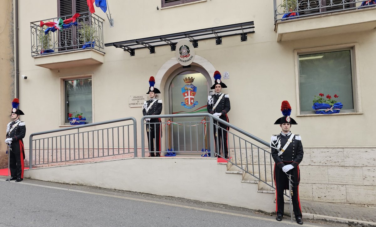 Santo Stefano in Aspromonte (RC): inaugurata - alla presenza del Min. Interno, Matteo Piantedosi - la nuova sede della Stazione #Carabinieri, importante strumento per il servizio pubblico e luogo di accoglienza e protezione
#PossiamoAiutarvi