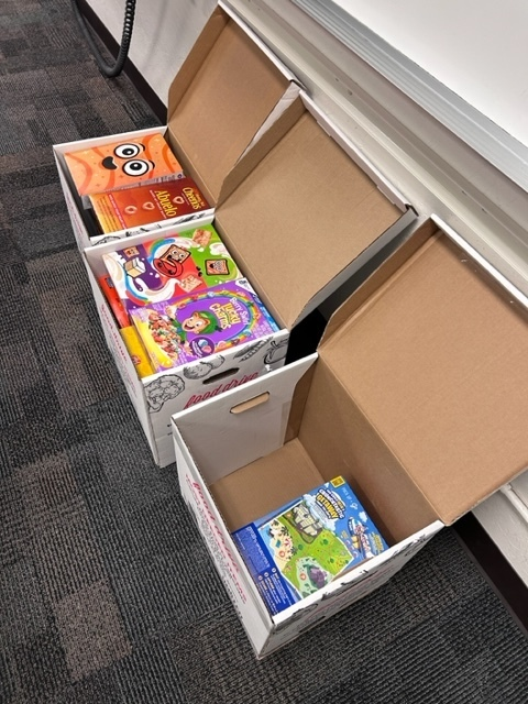 carsonjrhigh's tweet photo. Good morning, Carson Families!  It is Day 1 of our Cereal Box Drive. We are off to a good start, but we still need everyone's help. If you can, please donate an unopened box of cereal for our cereal drive. https://t.co/otUIqDYYJ3
