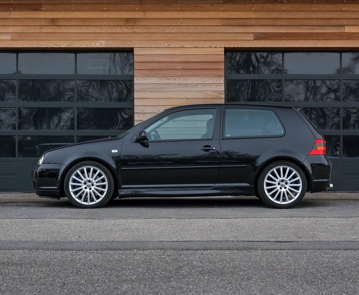 Volkswagen Golf R32