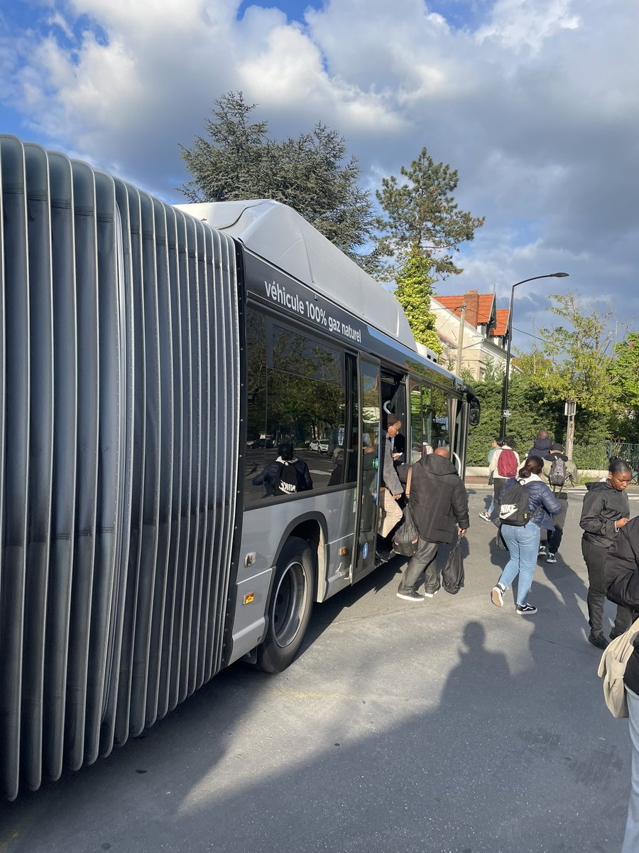 Trajet gare de Champigny jusqu’à la mairie à pied. Vamos bande de fils de pute @RATPgroup