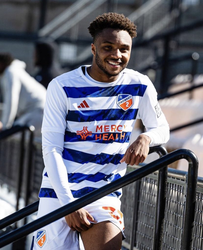 Flyinlionpod's tweet photo. FCC fans what do we think about the white @FCCincinnati2 kit? It is very sharp and the college kit look is a nod to the youth of the squad.
#AllForCincy #FCCincinnati #FCC2 https://t.co/QpoIme2Pkq