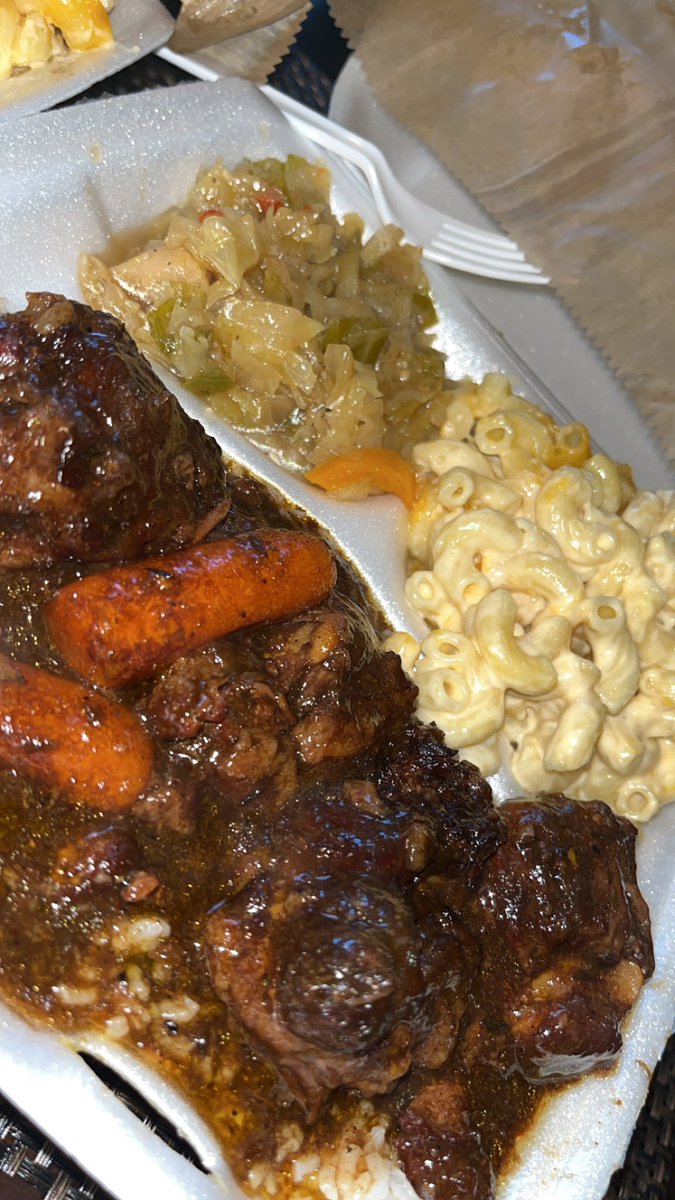 ceedubbbbb's tweet photo. Yallll I sold 22 oxtail plates yesterday 😮‍💨 👩‍🍳 https://t.co/Pt0bGuDf50