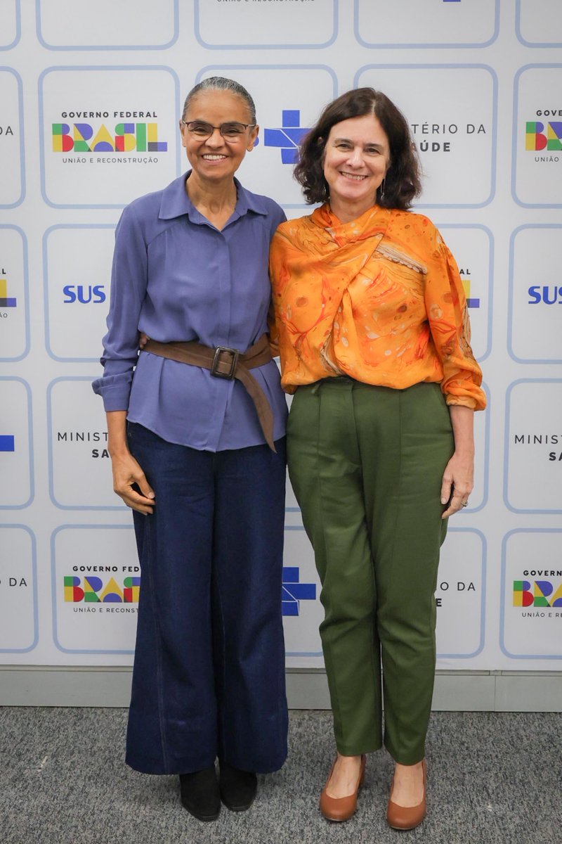 Tive a alegria de receber a ministra <a href="/MarinaSilva/">Marina Silva</a> para uma reunião no <a href="/minsaude/">Ministério da Saúde 🩵</a>. A saúde também depende do ambiente em que vivemos, sendo afetada por outras tantas áreas. Com as mudanças climáticas, essa relação fica ainda mais evidente e nos exige respostas cada vez + integradas