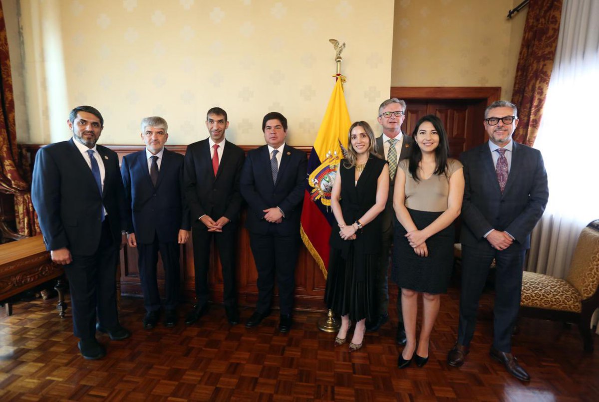 ✅ Los ministros @JuanCVegaEC de @FinanzasEc, y @ThaniAlZeyoudi de Comercio de Emiratos Árabes Unidos dialogaron sobre el fortalecimiento de relaciones económicas. ✳️ El encuentro fue coordinado por @Produccion_Ecu, participaron varias autoridades del Gobierno de #ElNuevoEcuador.