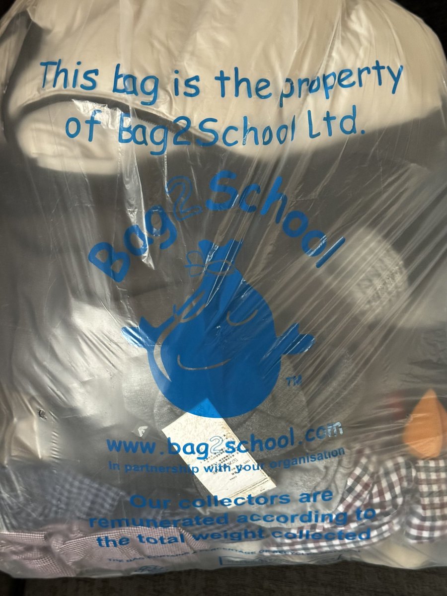 swayoung01's tweet photo. 🦁🌍Earth Day 2024 - Martyn and I have had a sort out of our wardrobes and we have found two large bags of clothing - these are either used as vintage clothing and resold or recycled to produced different garments / materials
#WeServe #ChangingTheWorld #LionsEnvironment #TeamCW https://t.co/eAYipLpUFq