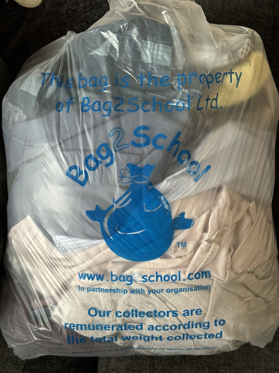 swayoung01's tweet photo. 🦁🌍Earth Day 2024 - Martyn and I have had a sort out of our wardrobes and we have found two large bags of clothing - these are either used as vintage clothing and resold or recycled to produced different garments / materials
#WeServe #ChangingTheWorld #LionsEnvironment #TeamCW https://t.co/eAYipLpUFq
